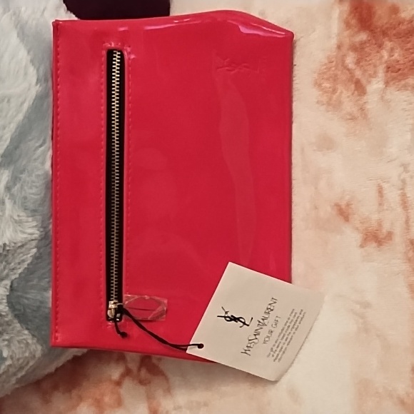 YSL Beaute 💋 Cosmetic Case w/ Lip Charm - Picture 4 of 10